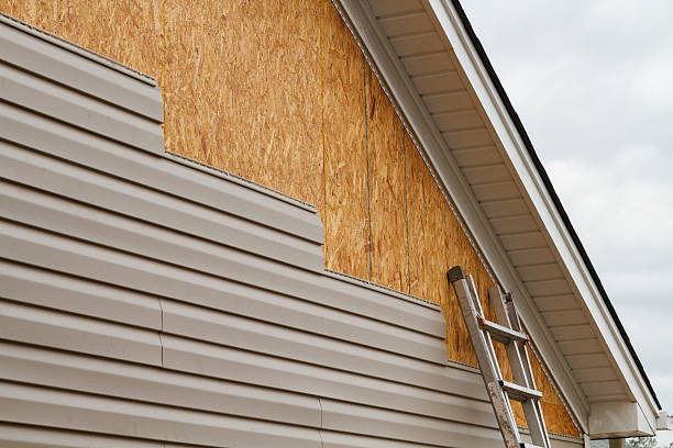 Professional Siding Installation technician working in Glastonbury, CT